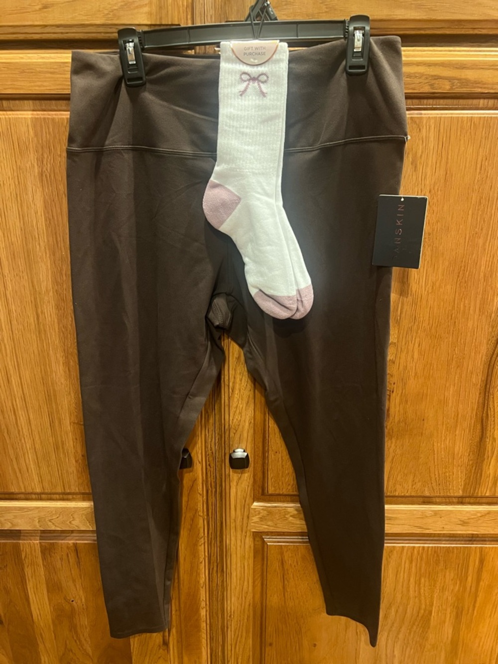 XL Danskin High Rise Espresso Leggings With Pink And White Bow Socks